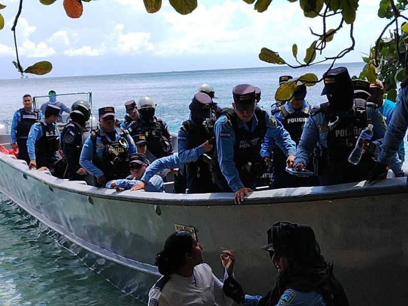 Míriam Miranda, de OFRANEH, denuncia presión y desalojo contra comunidades garífunas en Cayos Cochinos Míriam Miranda, de OFRANEH, denuncia presión y desalojo contra comunidades garífunas en Cayos Cochinos