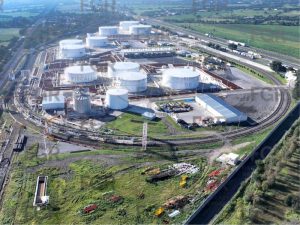 La FGR investiga el origen y destino de más de 59 millones de litros de gasolina y diésel asegurados en Guanajuato.