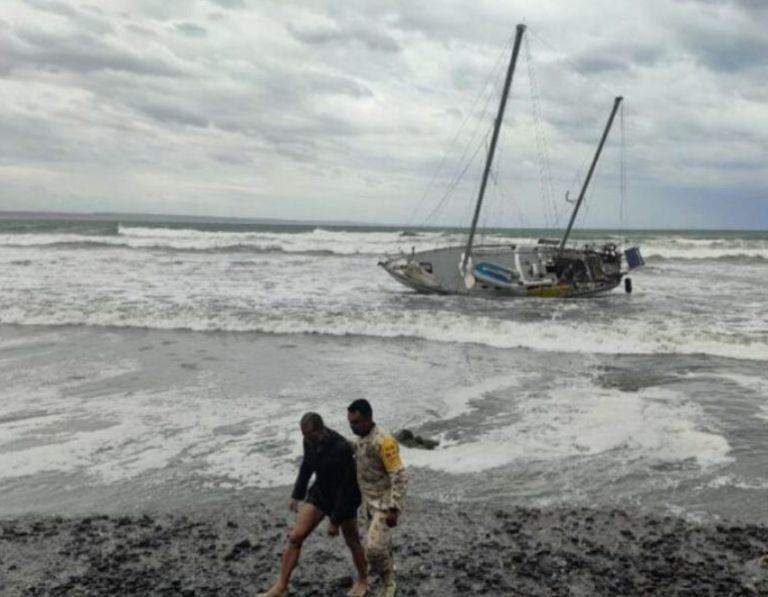 Baja California Sur reporta saldo blanco tras el paso de Marie, que alcanzó categoría 2. Protección Civil mantiene alerta ante lluvias y oleaje.