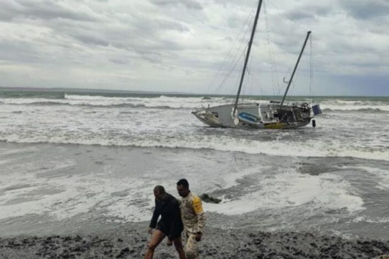 Baja California Sur reporta saldo blanco tras el paso de Marie, que alcanzó categoría 2. Protección Civil mantiene alerta ante lluvias y oleaje.