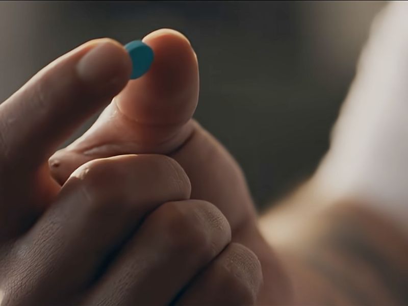 "Fentanyl walking" genera críticas por permitir el tránsito de fentanilo para investigaciones.