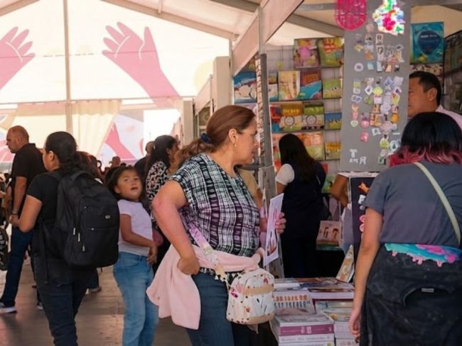 “Librería a cielo abierto”: el Zócalo recibe la 26.ª Feria del Libro