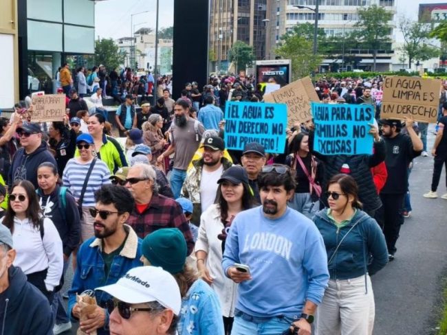 “El agua limpia es un derecho”: Guadalajara protesta por la calidad del agua