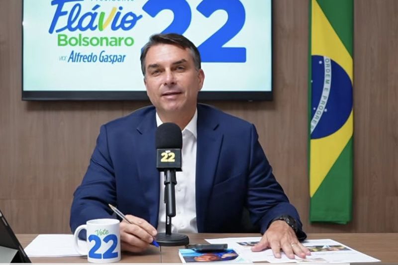 “Es vergonzoso”: Lula cuestiona la salida de Flávio Bolsonaro hacia EU