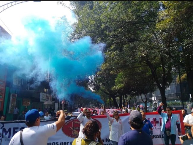 En mesa de análisis para IMER Noticias, Karen Lozada, Julián Atilano y Jenaro Villamil debatieron sobre el conflicto sindical en el IMSS, las demandas laborales y el papel de los medios de comunicación. En mesa de análisis para IMER Noticias, Karen Lozada, Julián Atilano y Jenaro Villamil debatieron sobre el conflicto sindical en el IMSS, las demandas laborales y el papel de los medios de comunicación.