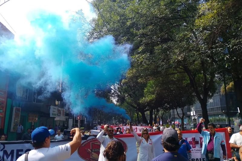 En mesa de análisis para IMER Noticias, Karen Lozada, Julián Atilano y Jenaro Villamil debatieron sobre el conflicto sindical en el IMSS, las demandas laborales y el papel de los medios de comunicación. En mesa de análisis para IMER Noticias, Karen Lozada, Julián Atilano y Jenaro Villamil debatieron sobre el conflicto sindical en el IMSS, las demandas laborales y el papel de los medios de comunicación.