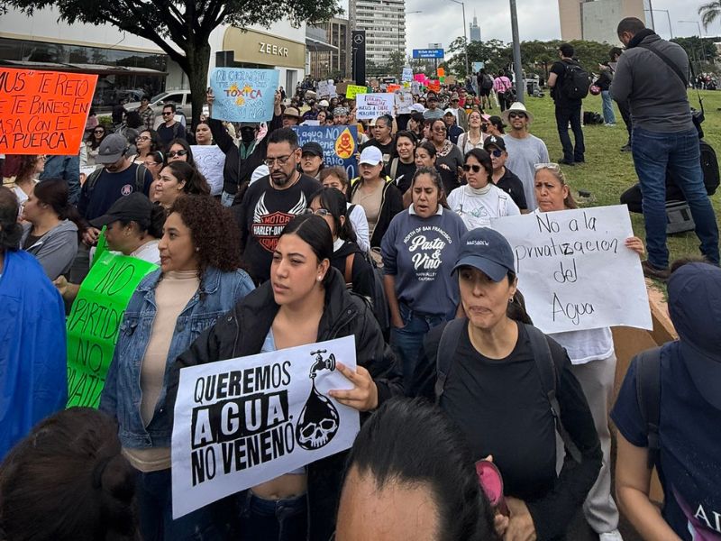 El periodista Emiliano Mellado señaló omisiones en el mantenimiento de la infraestructura hídrica de Guadalajara y cuestionó el proyecto del acueducto Chapala-Guadalajara con inversión privada, ante la crisis de agua potable y contaminación en la zona metropolitana. El periodista Emiliano Mellado señaló omisiones en el mantenimiento de la infraestructura hídrica de Guadalajara y cuestionó el proyecto del acueducto Chapala-Guadalajara con inversión privada, ante la crisis de agua potable y contaminación en la zona metropolitana.