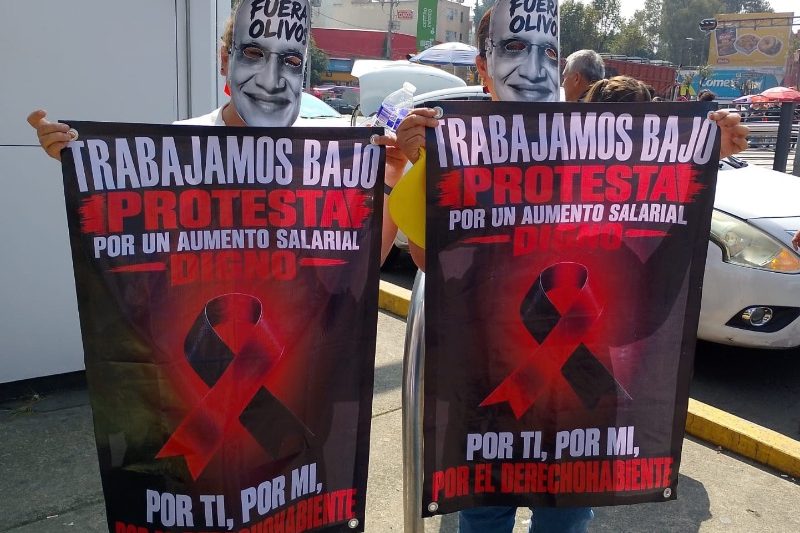 Trabajadores del IMSS rechazaron el aumento salarial de 6.8%. El sindicato retomará las negociaciones, mientras la disidencia exige un incremento de 10%. Trabajadores del IMSS rechazaron el aumento salarial de 6.8%. El sindicato retomará las negociaciones, mientras la disidencia exige un incremento de 10%.