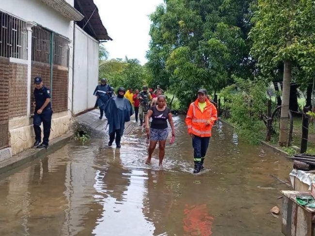 El huracán Trudy podría acercarse a las costas de Colima y Jalisco como categoría 3 durante el fin de semana. El huracán Trudy podría acercarse a las costas de Colima y Jalisco como categoría 3 durante el fin de semana.