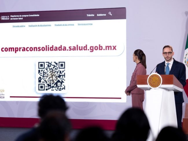 Claudia Sheinbaum y Eduardo Clark explicaron cómo las nuevas licitaciones buscan reducir costos, combatir sobreprecios y transparentar la compra de medicamentos.