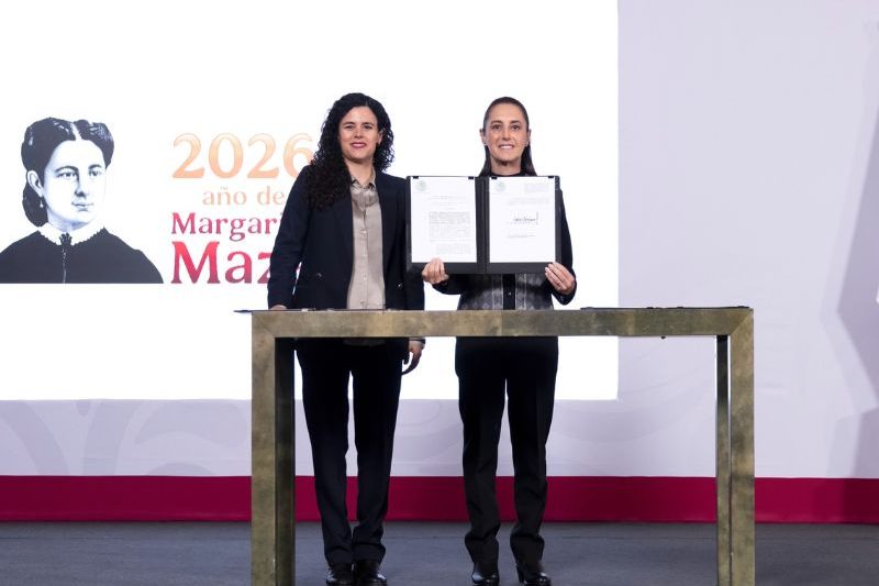 La presidenta Claudia Sheinbaum firmó la reforma constitucional que establece la nacionalidad mexicana exclusiva para quienes aspiren a la Presidencia, gubernaturas y Jefatura de Gobierno a partir de 2028. La presidenta Claudia Sheinbaum firmó la reforma constitucional que establece la nacionalidad mexicana exclusiva para quienes aspiren a la Presidencia, gubernaturas y Jefatura de Gobierno a partir de 2028.