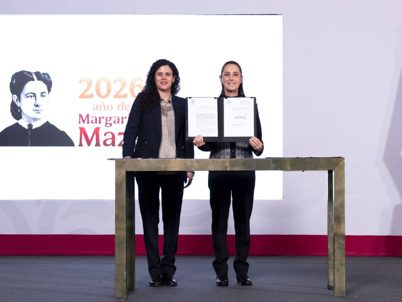 La presidenta Claudia Sheinbaum firmó la reforma constitucional que establece la nacionalidad mexicana exclusiva para quienes aspiren a la Presidencia, gubernaturas y Jefatura de Gobierno a partir de 2028. La presidenta Claudia Sheinbaum firmó la reforma constitucional que establece la nacionalidad mexicana exclusiva para quienes aspiren a la Presidencia, gubernaturas y Jefatura de Gobierno a partir de 2028.