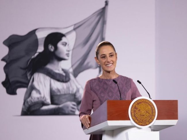 Claudia Sheinbaum rechazó que exista una “ley antimemes” y afirmó que las reformas buscan combatir fraudes cometidos mediante la suplantación de identidad institucional y el uso indebido de imágenes oficiales