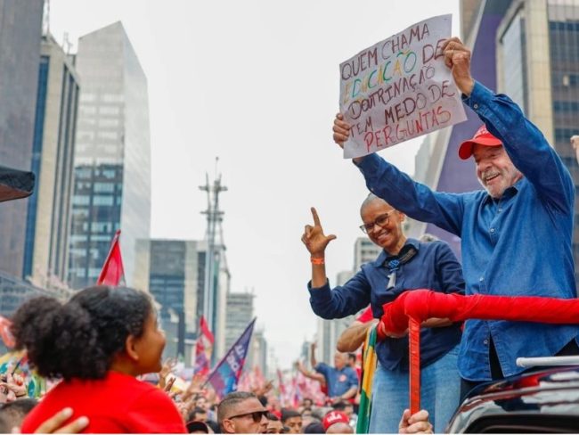 Juan Agulló y Luciana Santana analizaron las claves del triunfo de Lula en Brasil: la movilización ciudadana, la estrategia digital y los retos para su nuevo mandato. Claudia Sheinbaum celebró el resultado y anunció que retomarán proyectos conjuntos. Juan Agulló y Luciana Santana analizaron las claves del triunfo de Lula en Brasil: la movilización ciudadana, la estrategia digital y los retos para su nuevo mandato. Claudia Sheinbaum celebró el resultado y anunció que retomarán proyectos conjuntos.