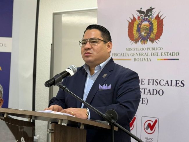 Detienen al fiscal general de Bolivia, Roger Mariaca,