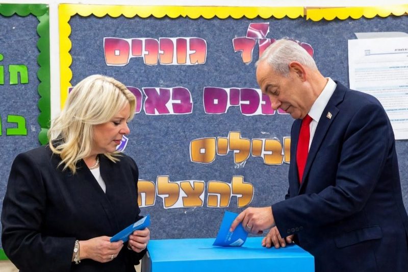 Israel registra una participación electoral de 44.9% hasta las 14:00 horas, la más alta desde 1973, en unos comicios parlamentarios marcados por la movilización de Benjamín Netanyahu y un fuerte despliegue de seguridad.