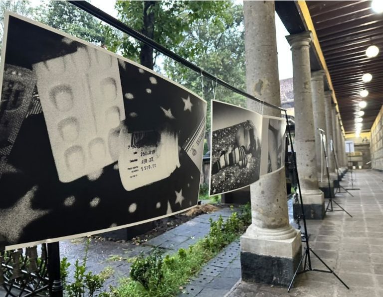Poetas de México, Nicaragua y Colombia llevan la literatura fúnebre al Panteón de San Fernando para transformar el duelo y las pérdidas en poesía y arte. Poetas de México, Nicaragua y Colombia llevan la literatura fúnebre al Panteón de San Fernando para transformar el duelo y las pérdidas en poesía y arte.